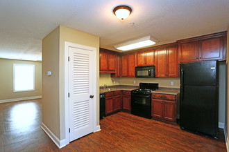 Tifton Apartments in Tifton, GA - Building Photo - Interior Photo