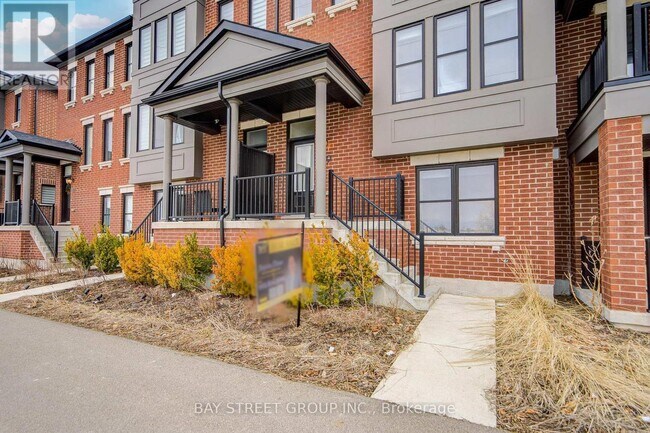 980 Logan Dr in Milton, ON - Building Photo - Building Photo