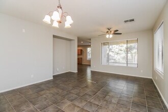 3070 S Southwind Dr in Gilbert, AZ - Foto de edificio - Building Photo