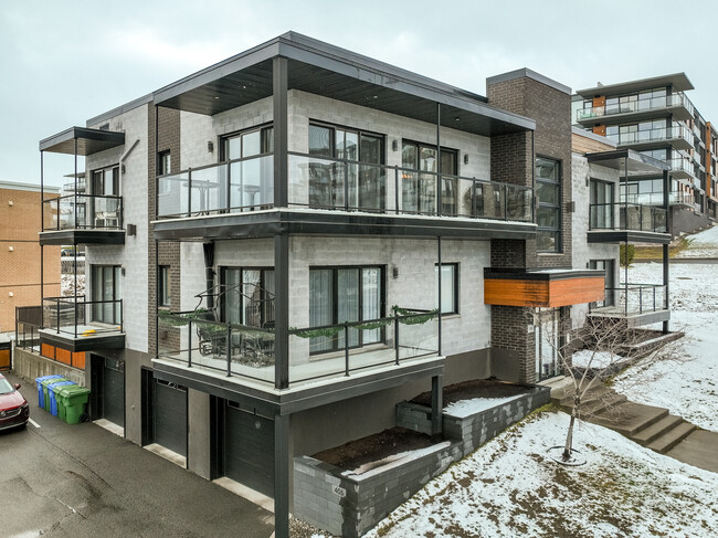 405 Des Pionnières-De-Beauport Rue in Québec, QC - Building Photo - Building Photo