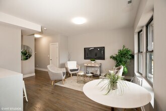 5040 S St Lawrence Ave in Chicago, IL - Building Photo - Building Photo