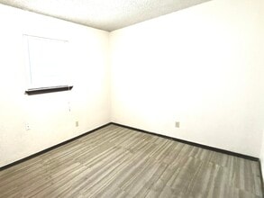 43 Apache St NW in Ardmore, OK - Building Photo - Building Photo