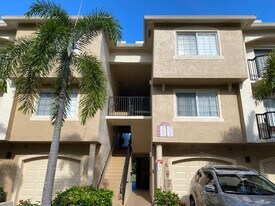 1700 Crestwood Ct S in Royal Palm Beach, FL - Building Photo