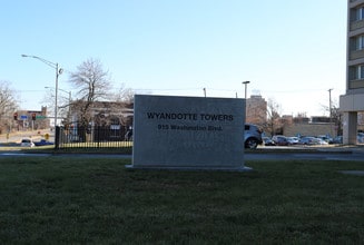 Wyandotte Towers in Kansas City, KS - Building Photo - Building Photo