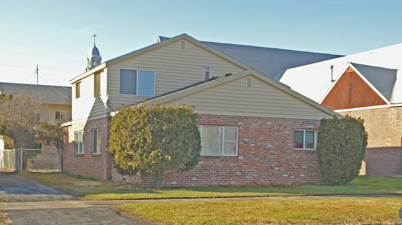 106 S 11th Ave in Yakima, WA - Building Photo