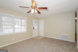 5329 Denny Dr in Atlanta, GA - Building Photo - Building Photo