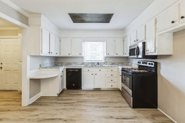 412 Circle Dr in Greenville, NC - Building Photo - Building Photo