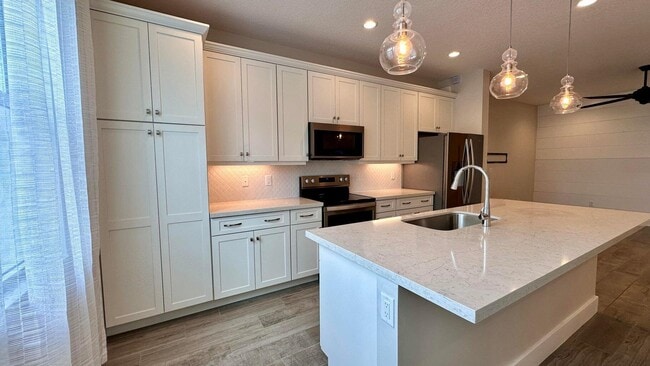 property at 1832 Sandpiper Pointe Pl