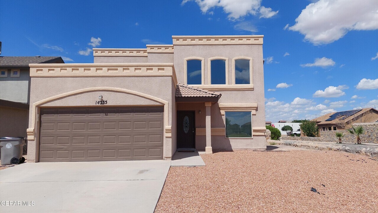 14235 Russ Leach Ave in El Paso, TX - Building Photo
