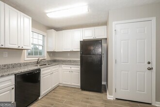 3037 Kathy Ln NW in Conyers, GA - Building Photo - Building Photo