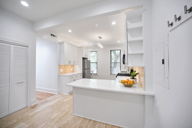 858 W Armitage Ave, Unit 3 in Chicago, IL - Building Photo - Building Photo