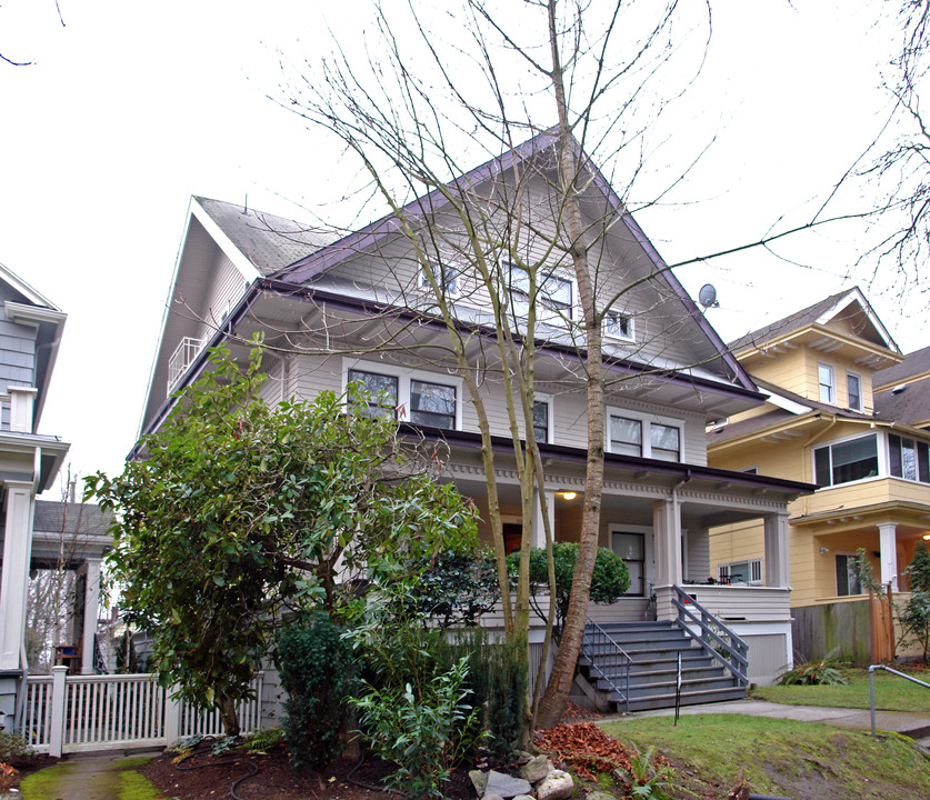 The Summit House in Seattle, WA - Foto de edificio