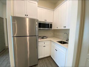 2324 Aviles, Unit NA in Merced, CA - Foto de edificio - Building Photo