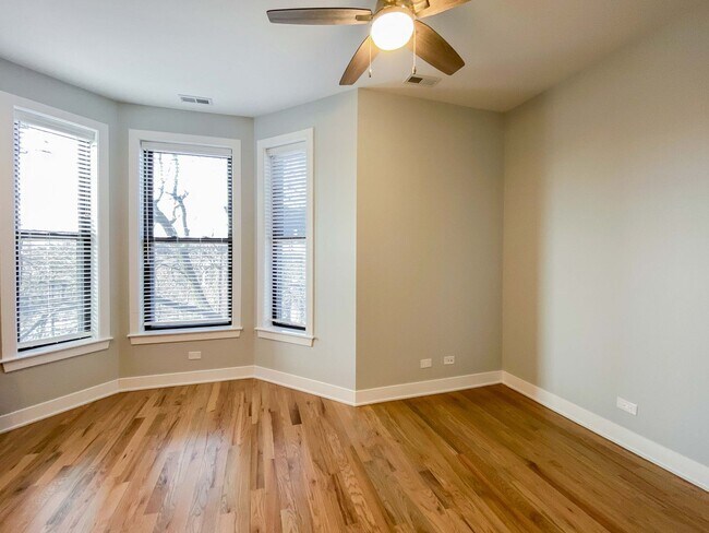 356 W Dickens Ave, Unit 3 in Chicago, IL - Foto de edificio - Building Photo