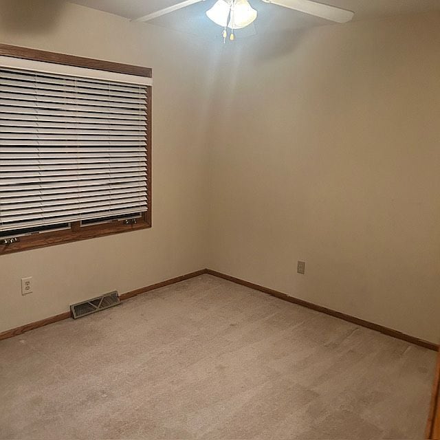 629 Hawthorne Ln in Hartland, WI - Building Photo - Building Photo