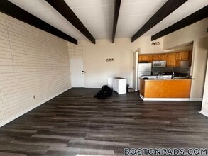 16 Westgate Dr in Woburn, MA - Building Photo - Building Photo