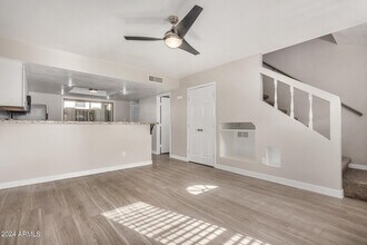 2424 E Tracy Ln in Phoenix, AZ - Building Photo - Building Photo
