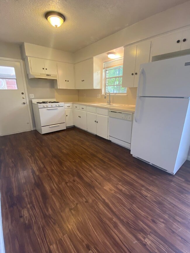 2014 Holland Ave in Austin, TX - Building Photo - Building Photo