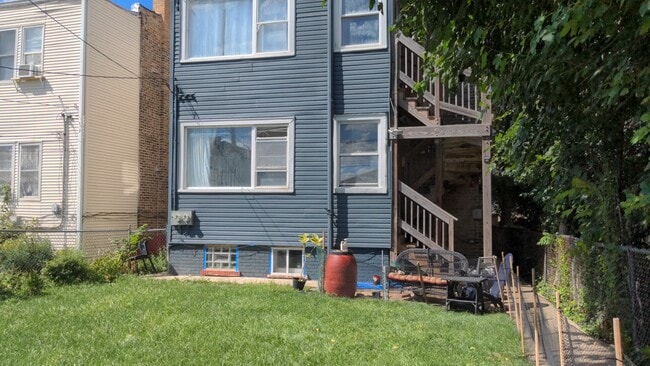 3139 W Leland Ave, Unit #B in Chicago, IL - Building Photo - Building Photo