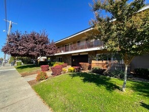 1214 Bell Street in Sacramento, CA - Foto de edificio - Building Photo