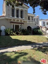 357 S Doheny Dr in Beverly Hills, CA - Building Photo
