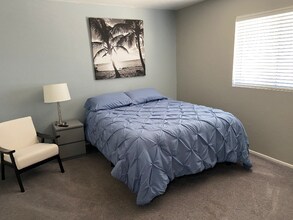 1237 Lenrey Ave in El Centro, CA - Foto de edificio - Building Photo