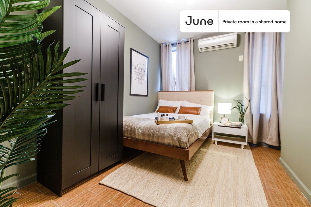Private bedroom in 3 bed/1 bath Home in New York, NY - Building Photo