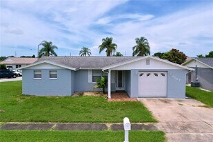 2107 Harrison Dr in Holiday, FL - Building Photo