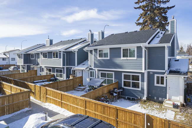 51 Woodview Terr SW in Calgary, AB - Building Photo - Building Photo