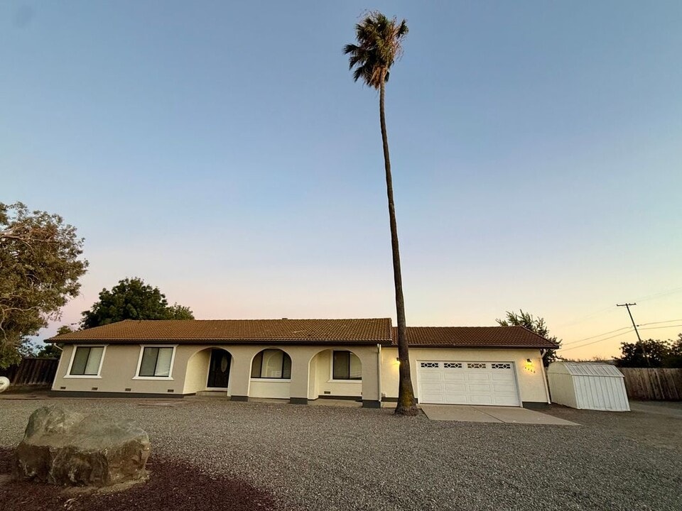 4460 W Pine Haven Dr in Tracy, CA - Building Photo