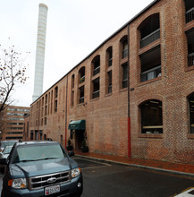 Canal House in Washington, DC - Foto de edificio - Building Photo