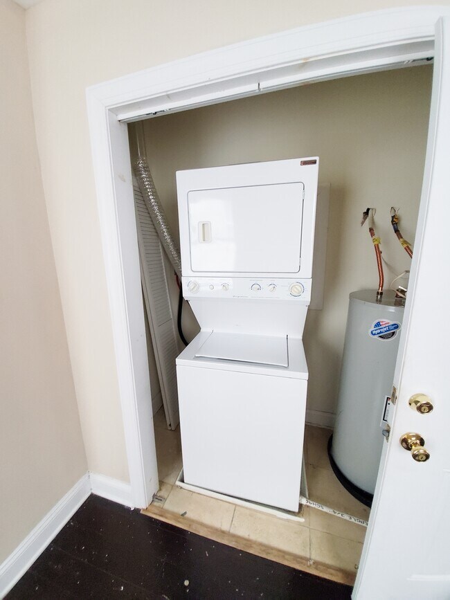 1616 Fontain St, Unit A in Philadelphia, PA - Building Photo - Building Photo