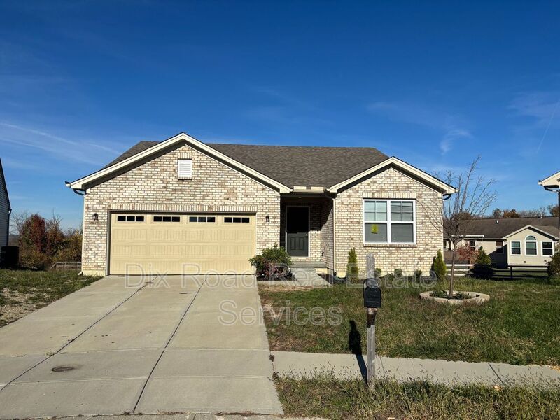 2158 Pumpkin Ridge Ct in Hamilton, OH - Building Photo