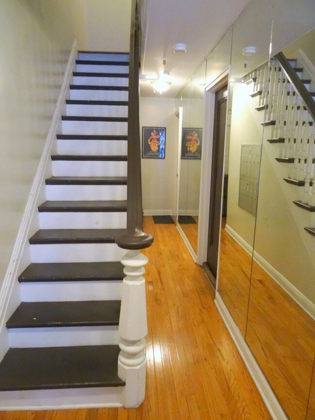 465 W 57th St-Unit -2-B in New York, NY - Building Photo - Building Photo