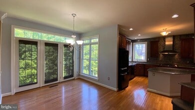 3325 Dondis Creek Dr in Triangle, VA - Building Photo - Building Photo