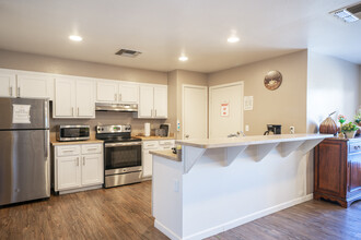 Somerset Apartments in Antioch, CA - Building Photo - Interior Photo