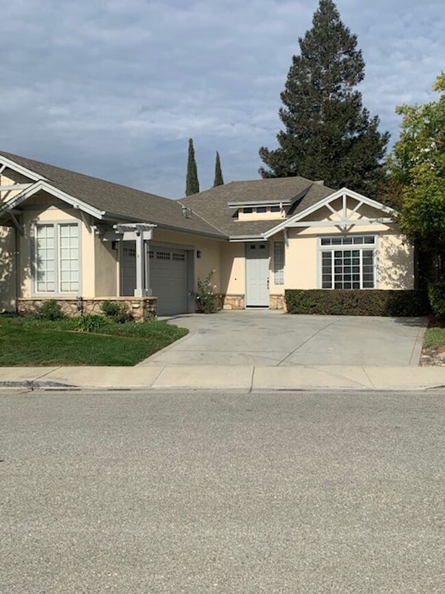 property at 585 Calle Viento