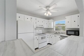 9992 86th St in Seminole, FL - Building Photo - Building Photo