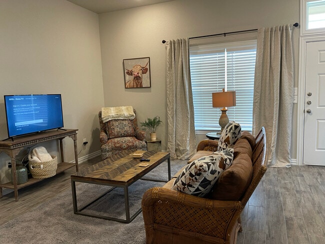 3433 Fenway Cir