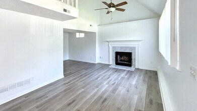 1505 SW Highland Dr in Lee's Summit, MO - Foto de edificio - Building Photo
