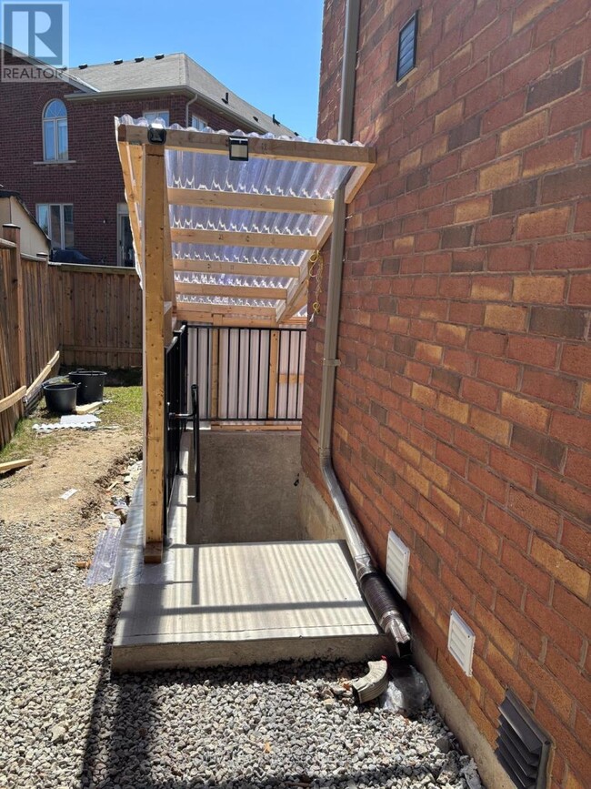 28 Platform Cres in Brampton, ON - Building Photo - Building Photo