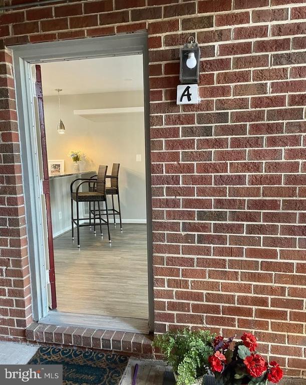 7604 Lakeside Village Dr