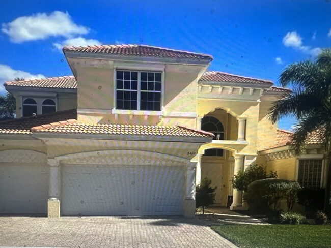 8407 Sedonia Cir in Ft. Myers, FL - Foto de edificio - Building Photo