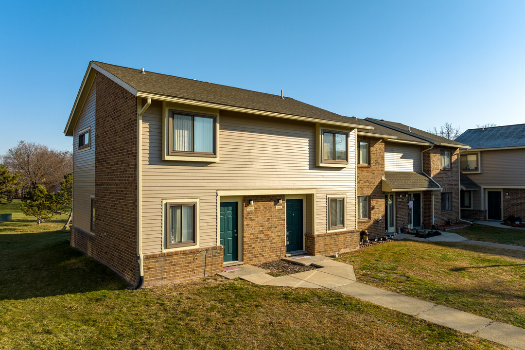 Meadow Lane in Roseville, MI - Building Photo