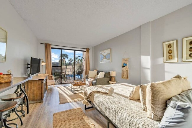 214 Miracle Strip Pkwy SW, Unit SI ID1501996P in Fort Walton Beach, FL - Building Photo - Building Photo