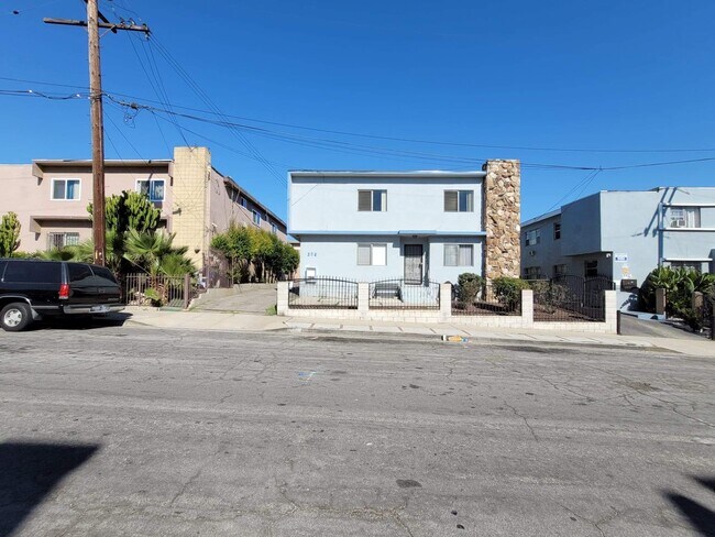 308 N Market St in Inglewood, CA - Foto de edificio - Building Photo