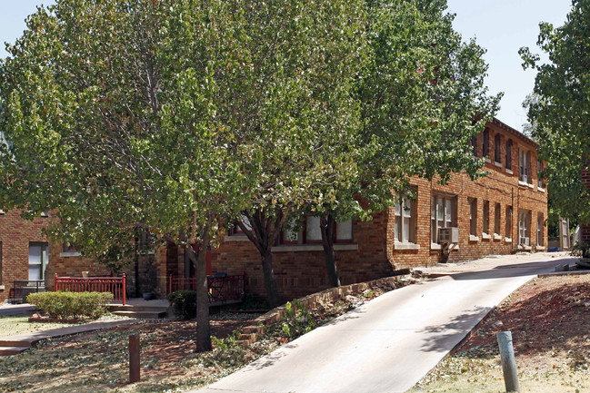 Guernsey Park in Oklahoma City, OK - Foto de edificio - Building Photo