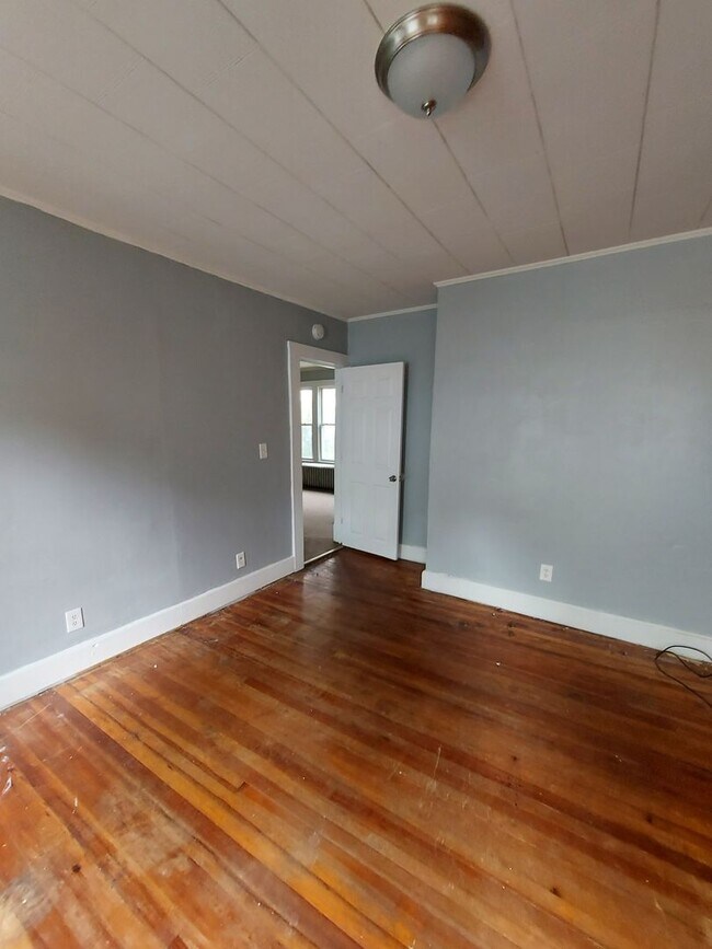 29 Olive St-Unit -Apartment 1 in New Britain, CT - Building Photo - Building Photo