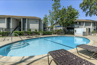 Fountain Park Apartments in Buena Park, CA - Foto de edificio - Building Photo