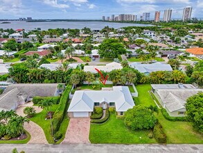 1206 Dolphin Rd in West Palm Beach, FL - Building Photo - Building Photo